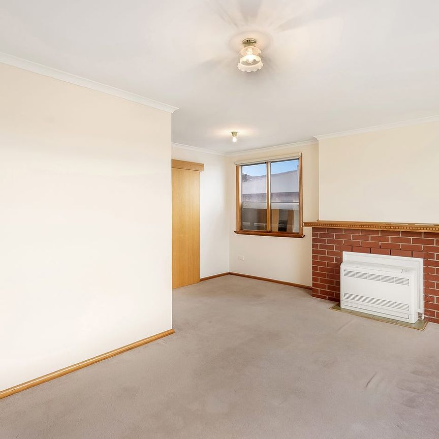 Convenient, Charming Three Bedroom Home - Photo 1