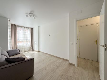 3-bedroom apartment for rent in the heart of Alicante - Photo 5