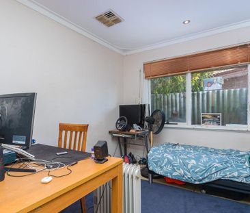 Spacious 3-Bedroom Home in Prime Kelmscott Location! - Photo 5