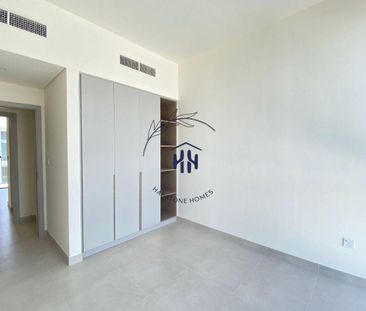 Single Row | Near amenities | 3BR + Maids room - Photo 4