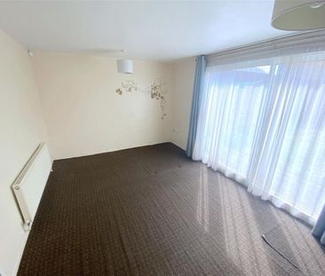 3 bedroom end of terrace house to rent - Photo 2