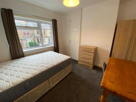 3 bedroom private hall to rent - Photo 3