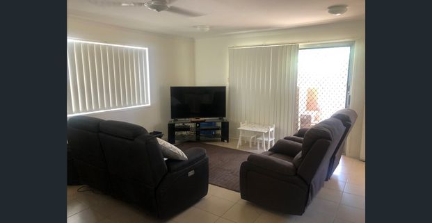 Large Low Set 3BDM Aircon Villa Close to Everything - Photo 1