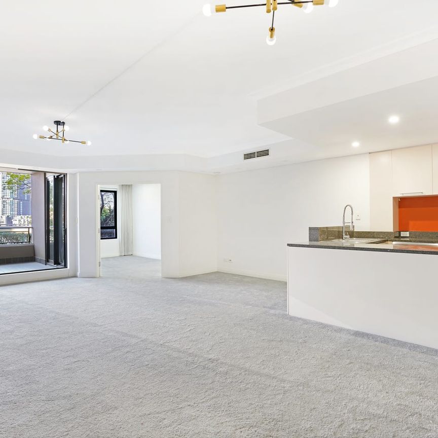 Prestigious Location – Luxurious 3 Bedroom + Private Study/Guess Room - Photo 1