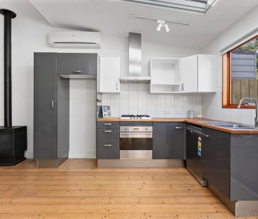 Spacious 3-Bedroom St Kilda Rental with Modern Upgrades and Alfresc... - Photo 1