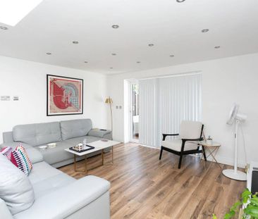 5 bedroom bungalow to rent - Photo 3