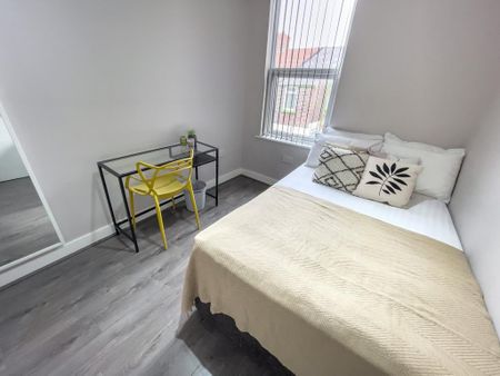 6 bedroom terraced house to rent - Photo 5