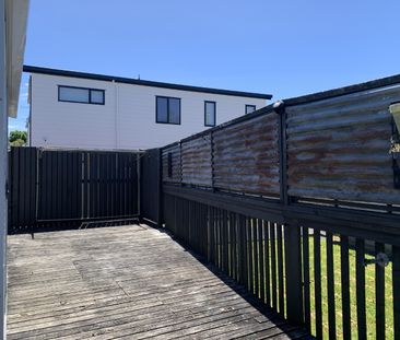 90 Matipo Road, Te Atatu Peninsula, Auckland - Photo 2