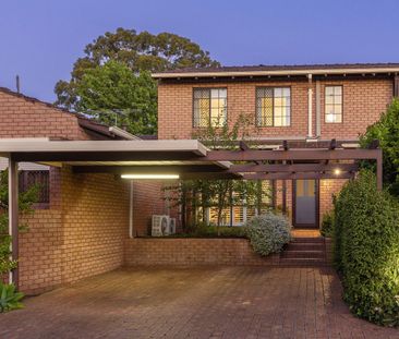 BEAUTIFUL TOWNHOUSE - Photo 1