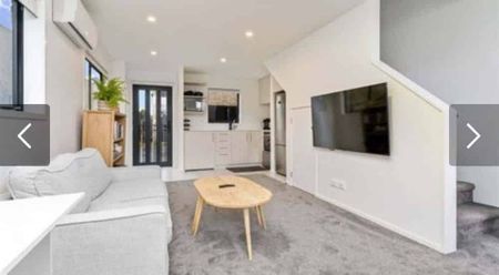 Charming 2-Bedroom Townhouse with Balcony, Cozy Ga - Photo 5