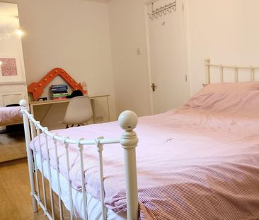 4 Bed Terraced House, St Mary Magdalene Street, BN2 - Photo 1