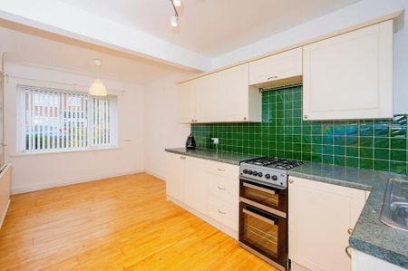 3 bedroom semi-detached house to rent - Photo 5