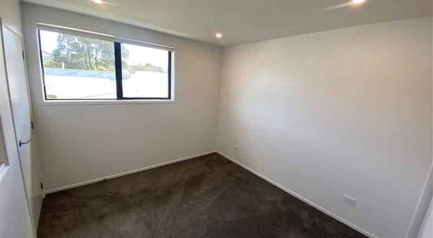 GORGEOUS ONE BEDROOM TOWNHOUSE IN SUPER LOCATION: - Photo 1