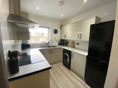 1 bedroom in a house share to rent - Photo 4