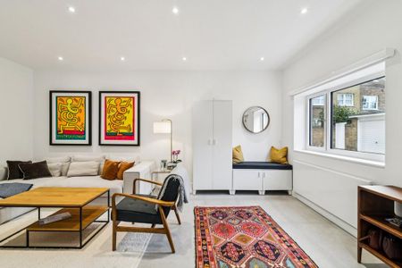 3 bedroom mews to rent - Photo 3