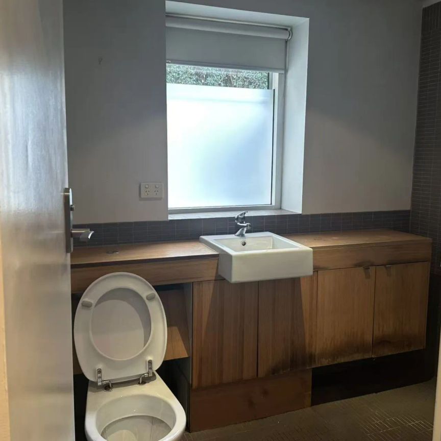 Lower Level 2 Bedrooms in Parkside! - Photo 1