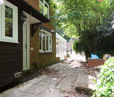 Knaphill, Woking - Photo 4