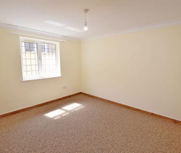 3 bedroom detached bungalow to rent - Photo 2