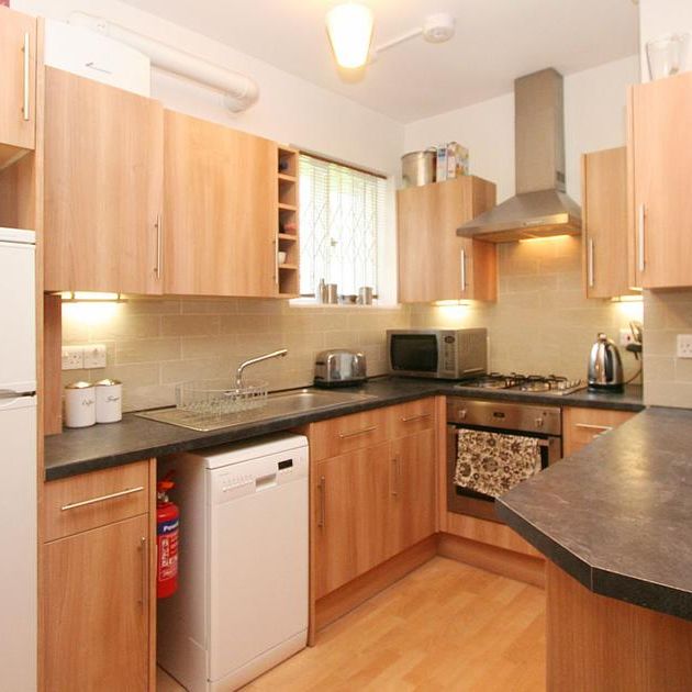 1 bedroom in a flat share to rent - Photo 1