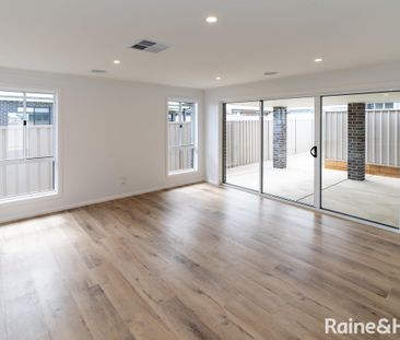 GOBBAGOMBALN LIVING - Photo 1