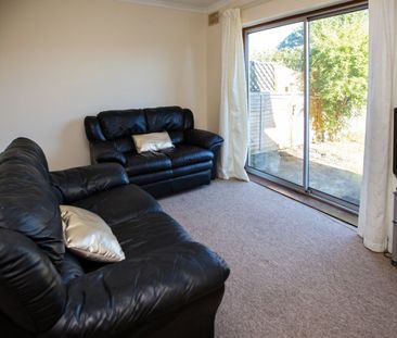 Student house on Mossley Avenue - Photo 1