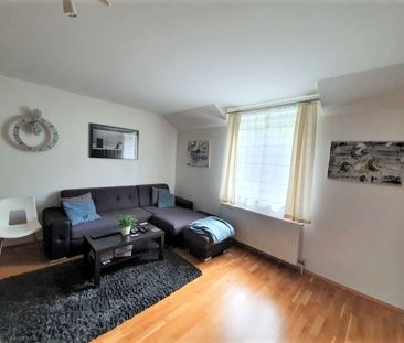 HELLE DACHGESCHOSSWOHNUNG MIT PARKPLATZ - Foto 3