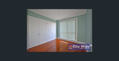 4 Bedroom Townhouse, 2 bathrooms, air conditioning, Double Garage- CITY WIDE REAL ESTATE - Photo 3