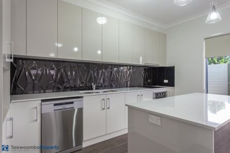 3/126 Long Street, 4350, Centenary Heights Qld - Photo 3