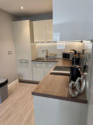 2 bedroom coach house to rent - Photo 5