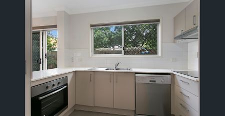 Large Townhouse in Premium Location - Photo 3