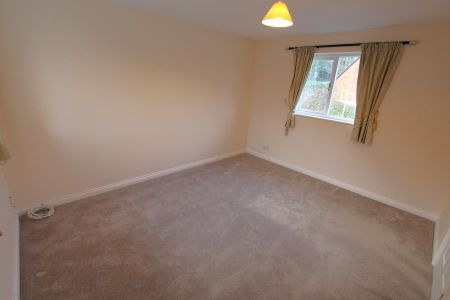 Friary Court, Woking - 1 bedroomProperty for lettings - Seymours - Photo 4