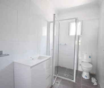 Freshly renovated and ready to move in. - Photo 6