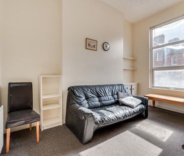 Flat 2, 42 University Street, Belfast, BT7 1FZ - Photo 1