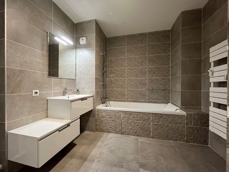 Location Appartement 4 pièces 95m² CALUIRE ET CUIRE 69300 - Photo 3
