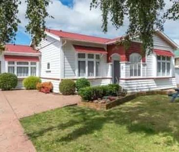 Charming 3BR Home in Takaro! - Photo 5