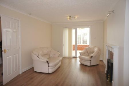 3 bedroom detached house to rent - Photo 4