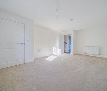 3 bedroom semi-detached house to rent - Photo 4