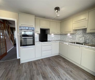 3 bedroom semi-detached house to rent - Photo 6