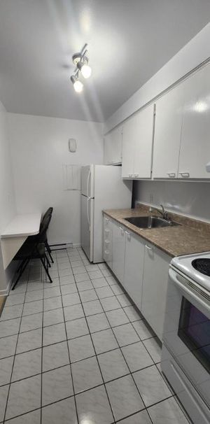 3 1/2 SEMI-MEUBLÉ 1er DÉCEMBRE - Photo 1