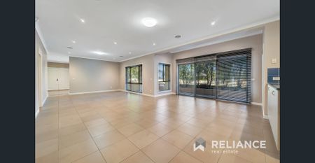 Lovely 3 Bedroom Home in Sanctuary Lakes! - Photo 4