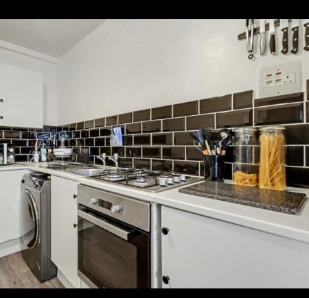 2 Bed Flat, Friern Road, SE22 - Photo 4