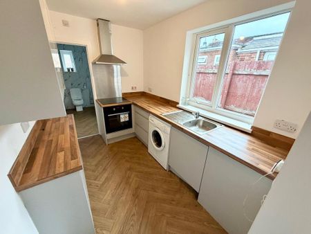 3 bedroom terraced house to rent - Photo 5