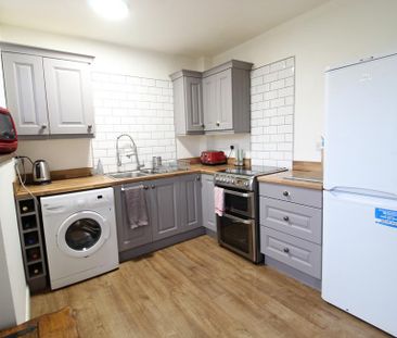 2 bedroom semi-detached house to rent - Photo 2