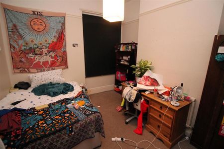 6 bedroom terraced house to rent - Photo 3