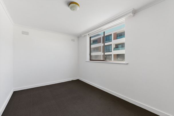 Freshly Updated Boutique Apartment in Prime Aberfeldie Location - Photo 1
