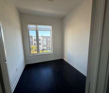 For Lease - 3094 Ernest Applebe Boulevard, Oakville, Ontario - Photo 2