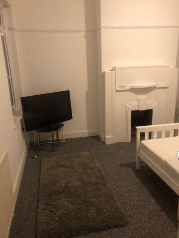 Room in a Shared House, Portland Road, BN3 - Photo 2