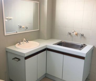 Inner-City Townhouse Living - Photo 1