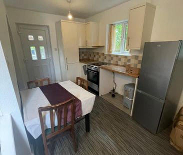 2 bedroom semi-detached house to rent - Photo 4