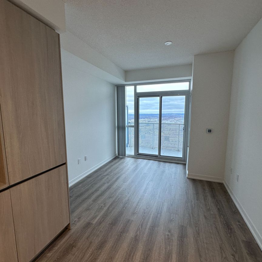 For Lease - 8 Interchange Way Unit# 5305, Vaughan, Ontario - Photo 1